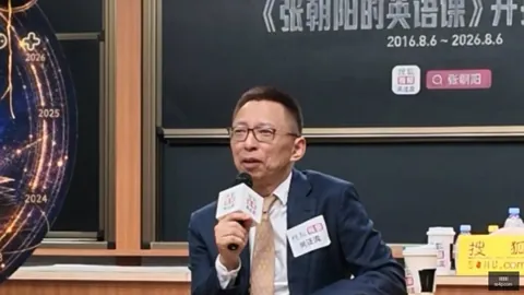 英格兰足坛大：幸运收获快马后卫力压法国前锋，谁是真正的赢家
